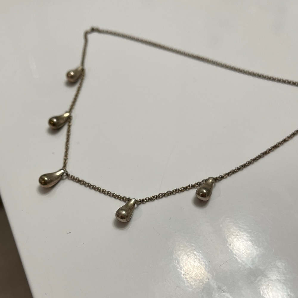 Tiffany’s 5 pendant teardrop necklace